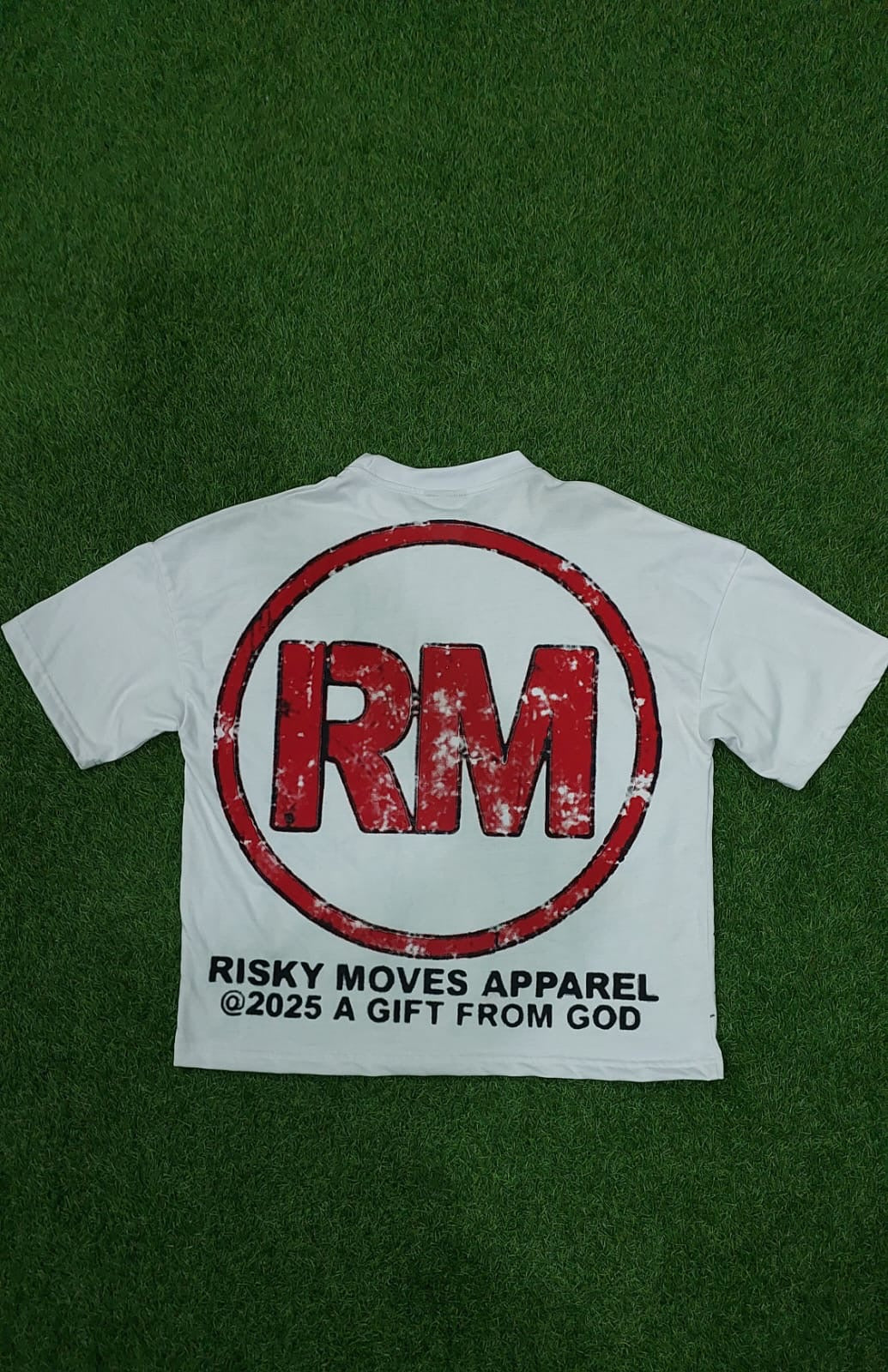 TAKE A RISK Oversized cropped white tee